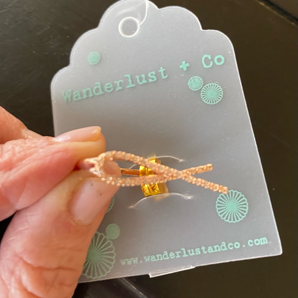 NWT Wanderlust & Co. fashion ring in rose gold tone.